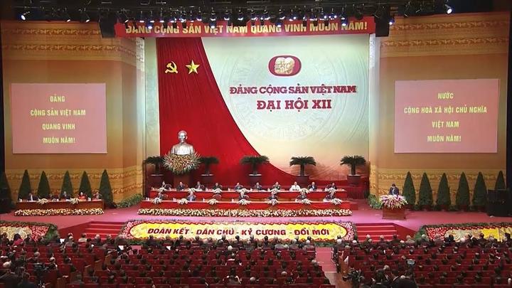 Tỏa Sáng Trên Mạng Xã Hội: Chuyên Gia Trang Điểm & Hotspot Matrix
